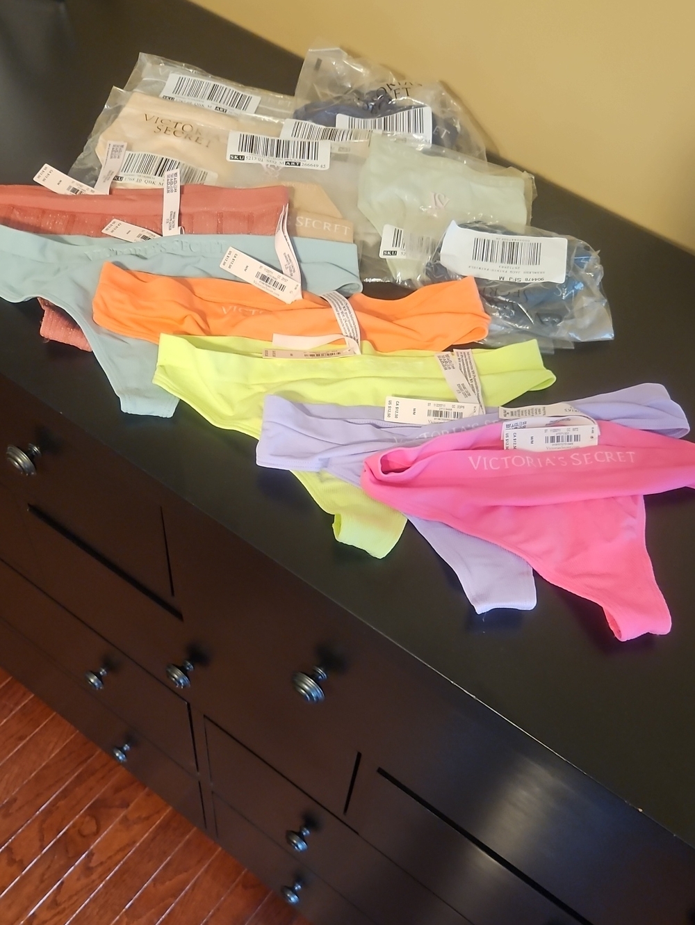 BNWT 13 Seamless Thongs